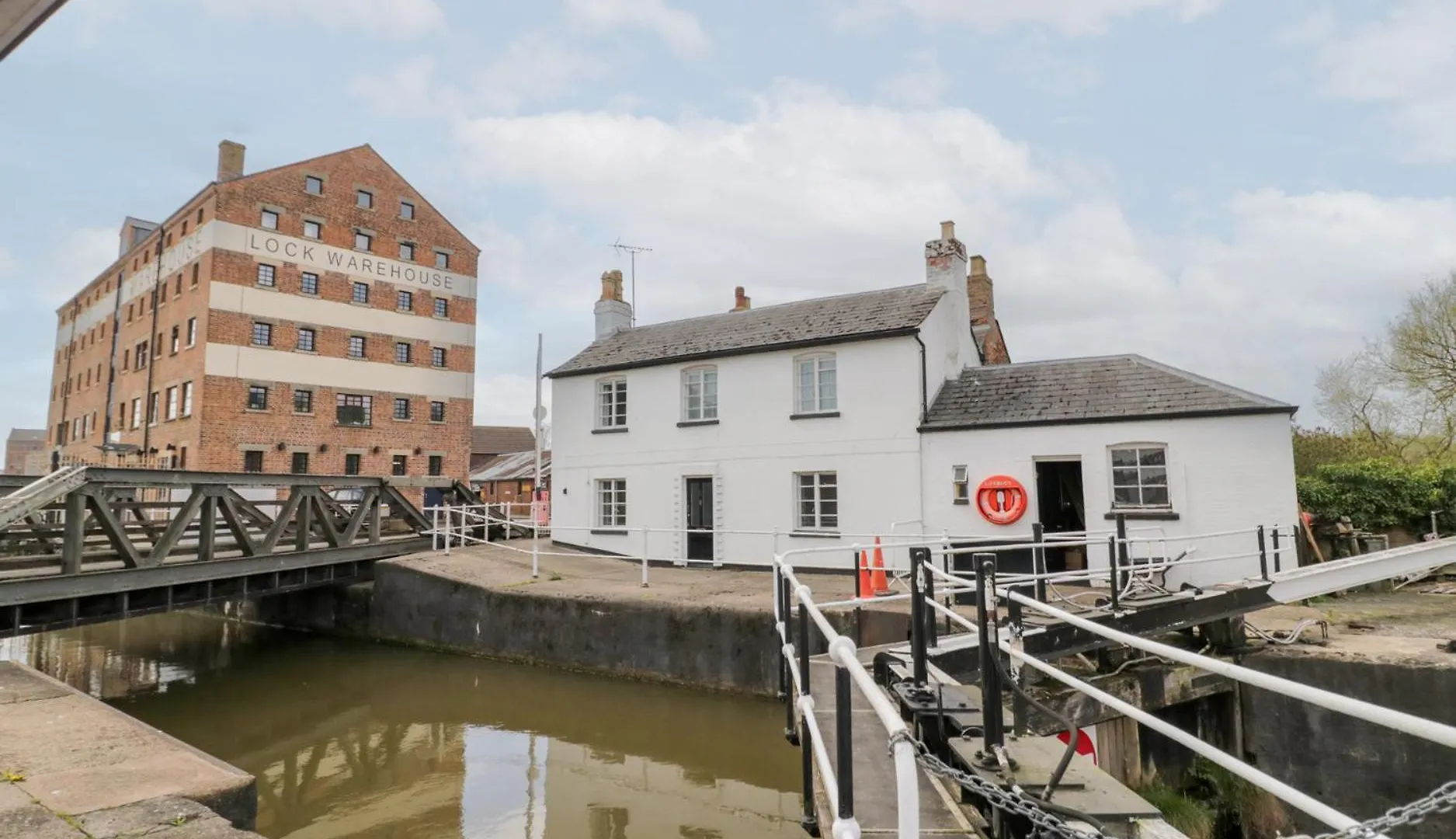 The Lock House Villa Gloucester