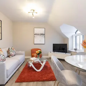 Elliot Oliver - Stylish Loft Style Two Bedroom With Parking Apartment